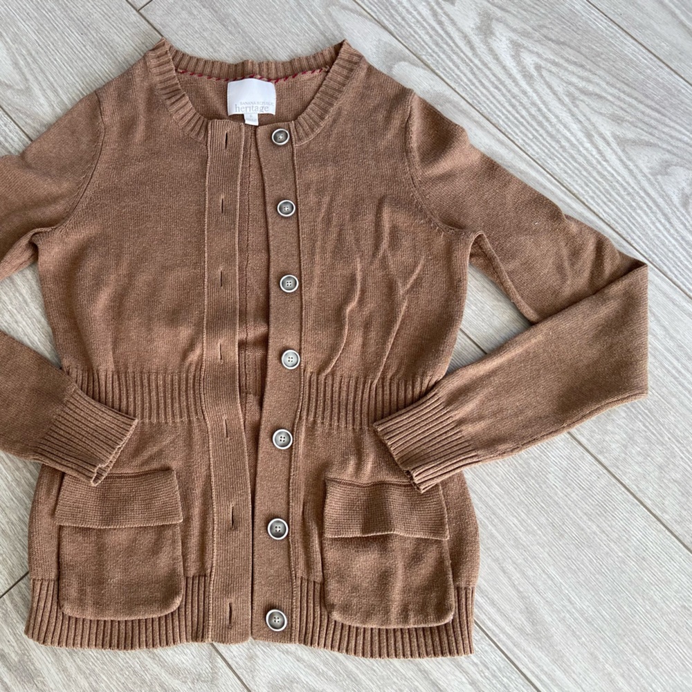 Banana Republic women’s cardigan. Size: Small